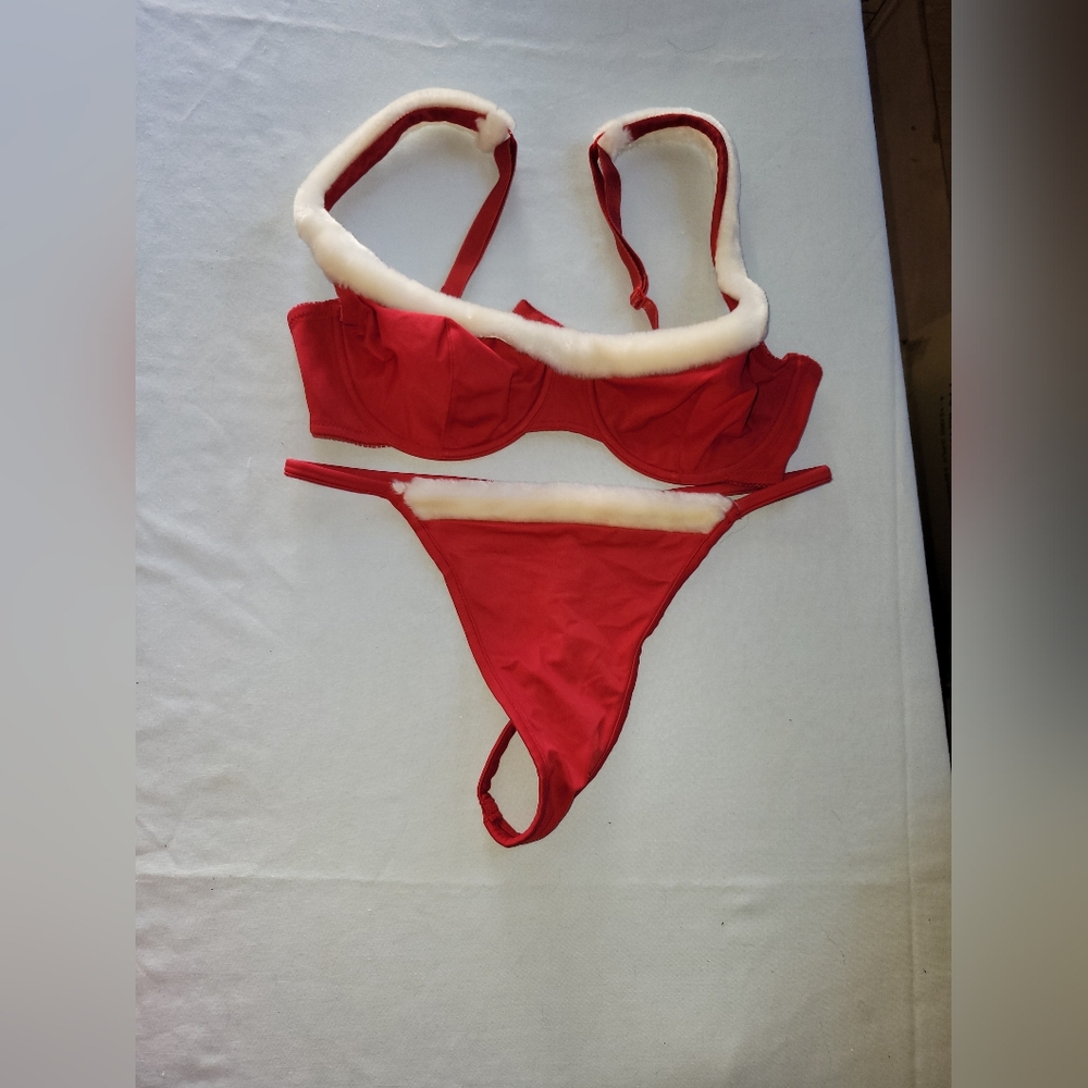 Christmas Red and White Fur Trim Bra  Set Size Small  B34